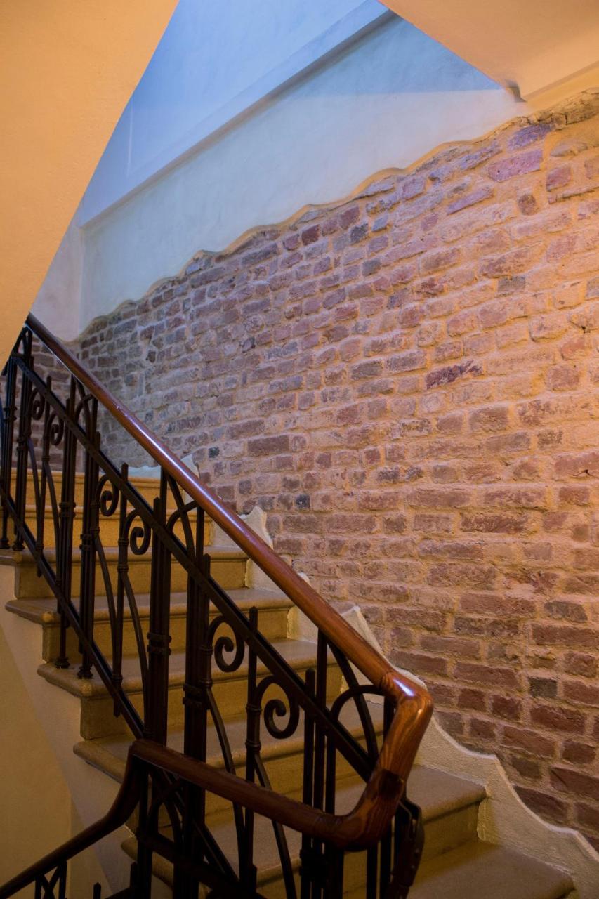 לינה וארוחת בוקר אלבה Palazzo Belli מראה חיצוני תמונה